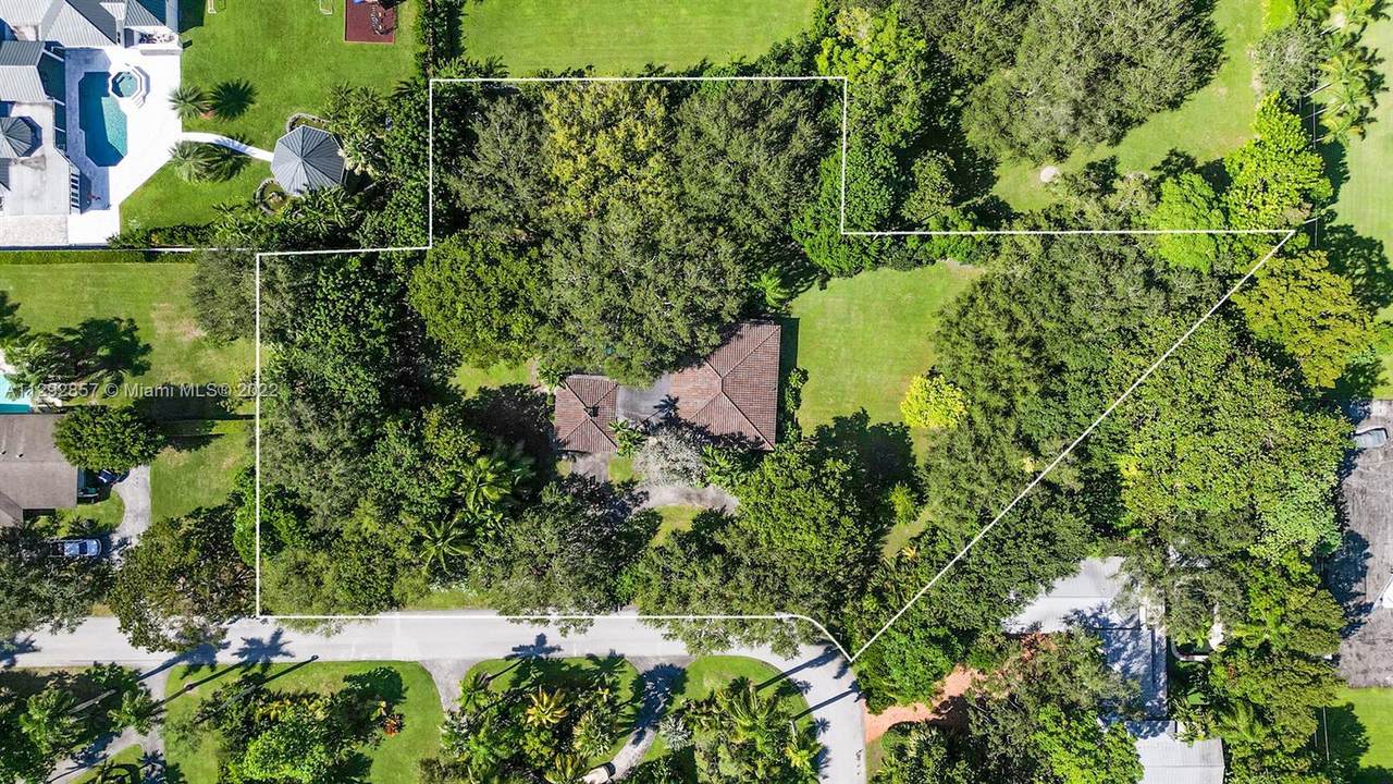 13500 68 Court - Photo 1