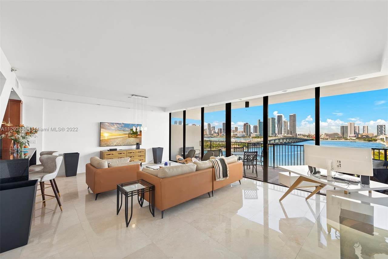 1000 Venetian Way - Photo 1
