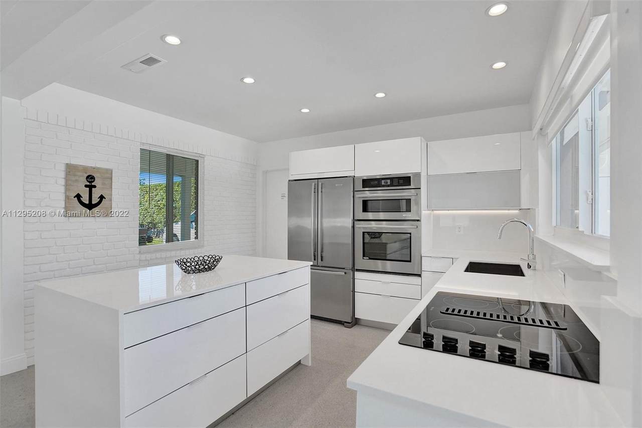 3411 Dover Rd - Photo 1
