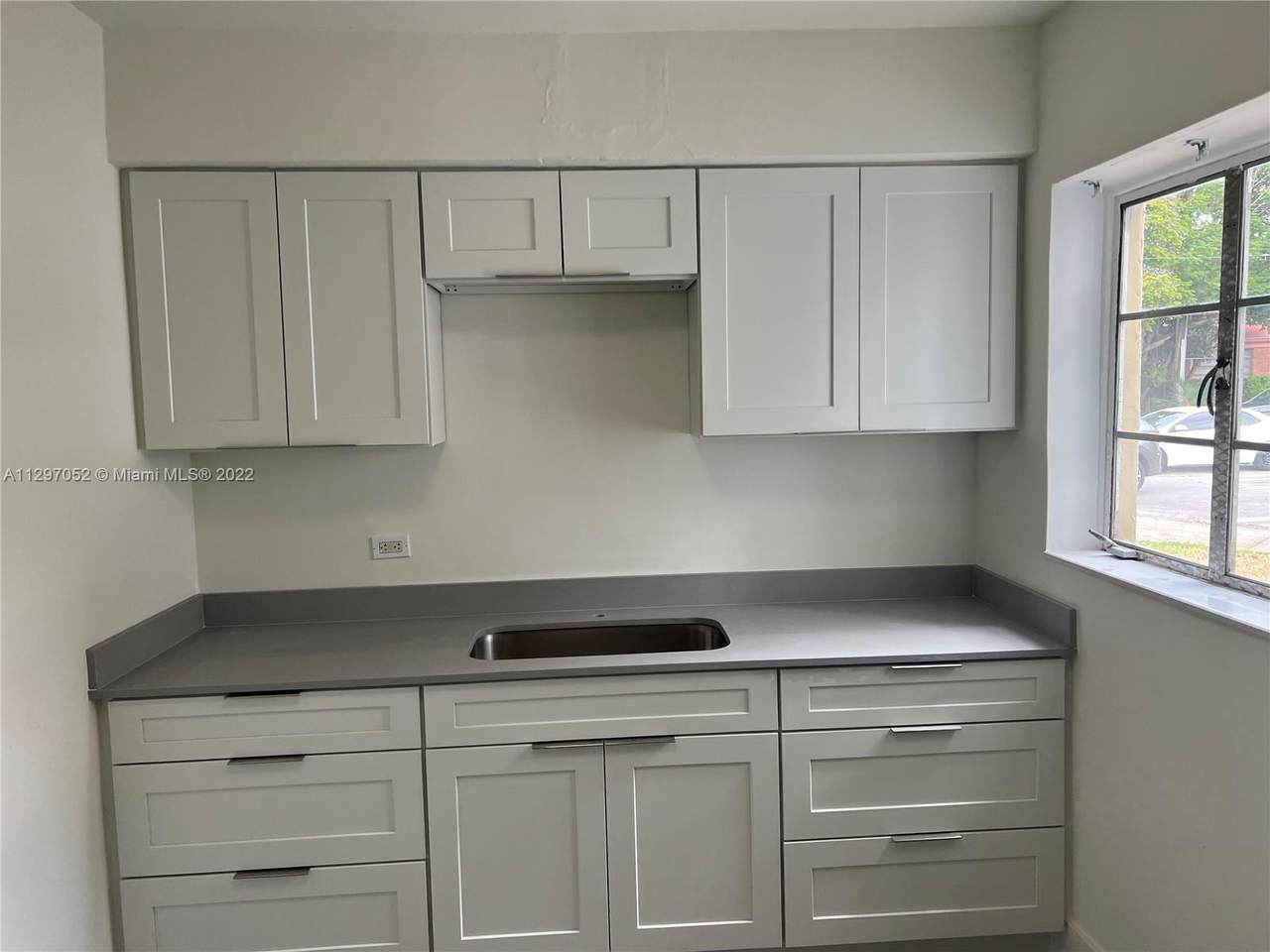711 Beacom Blvd - Photo 1