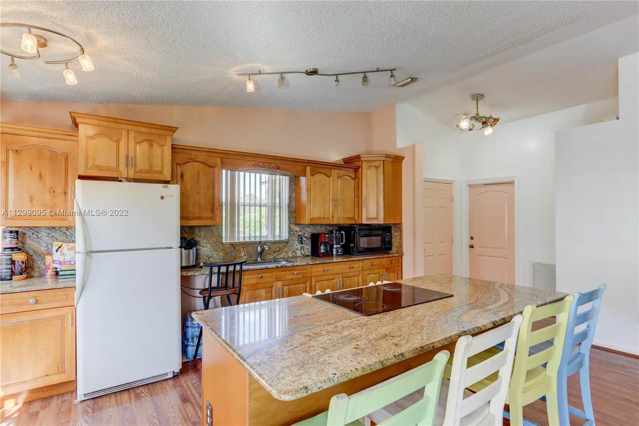 4420 Weymouth St - Photo 1