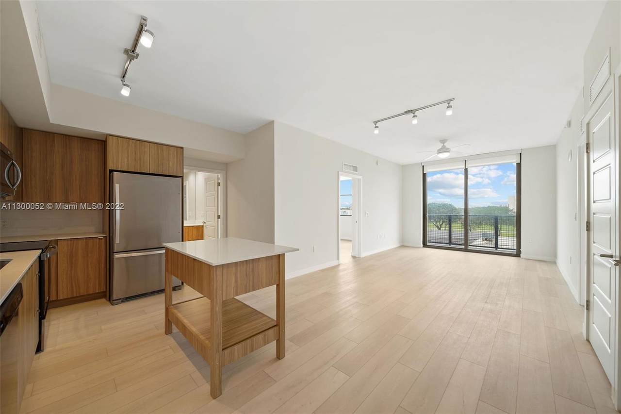 555 8th St - Photo 1