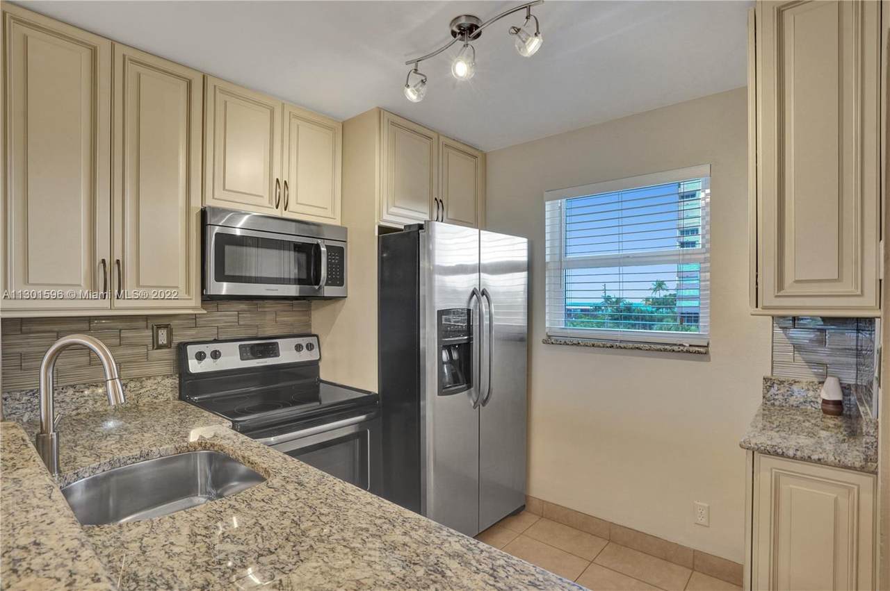 1391 Ocean Blvd - Photo 1