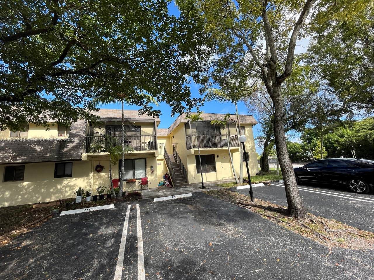 1045 Flagler Ave - Photo 1