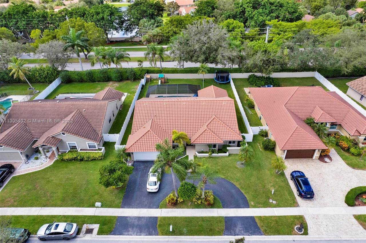 1091 101st Way - Photo 1