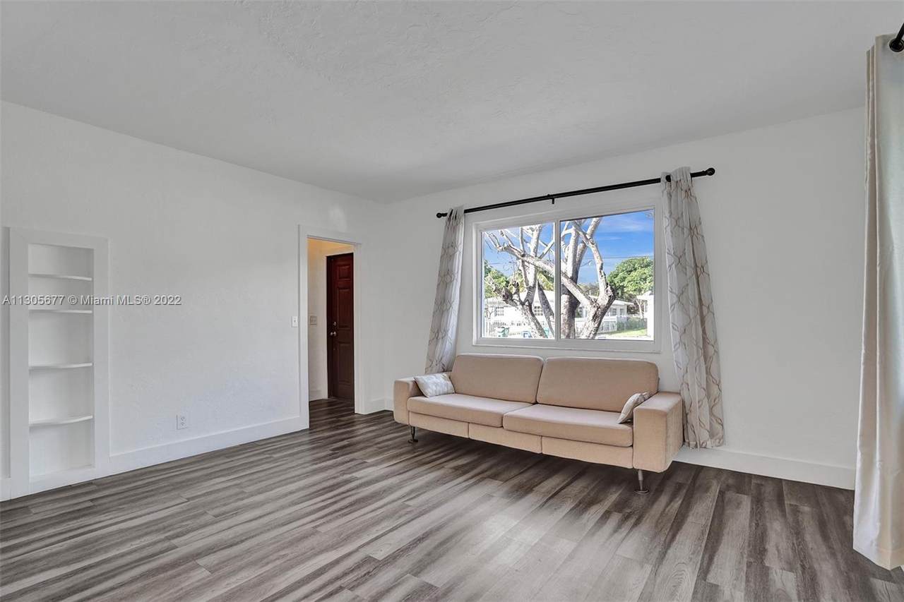 1140 111th St - Photo 1