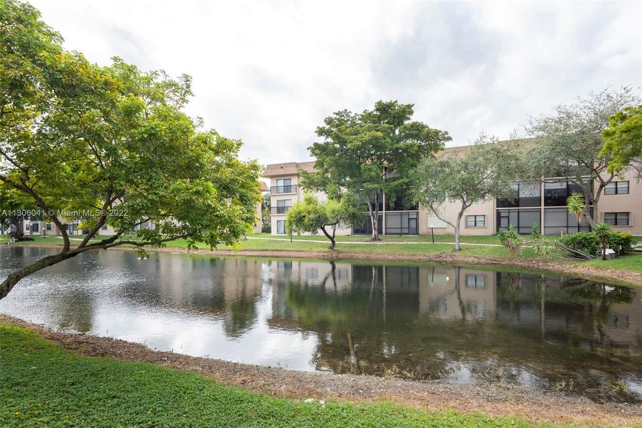 4955 Sabal Palm Blvd - Photo 1