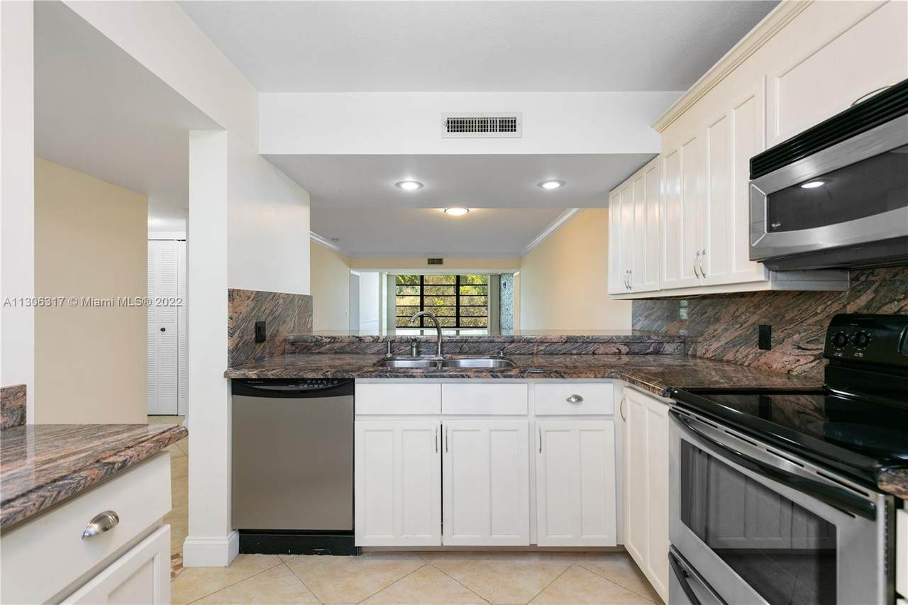 1719 Whitehall Dr - Photo 1