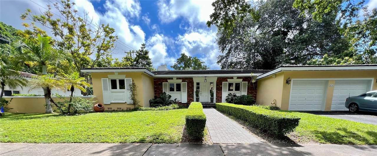 414 Barbarossa Ave - Photo 1