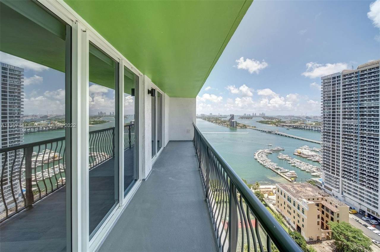 1756 Bayshore Dr - Photo 1