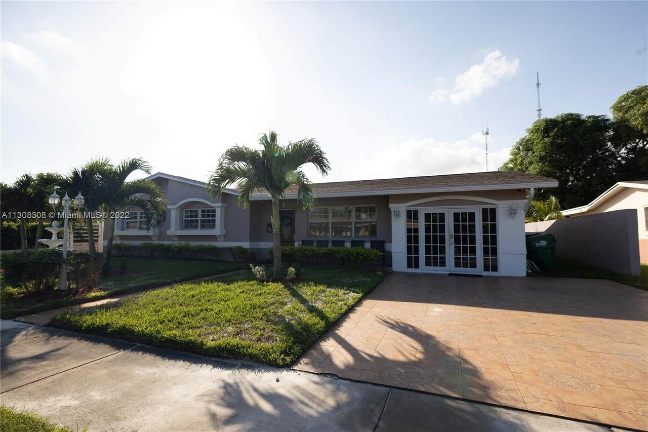 20760 Miami Ct - Photo 1