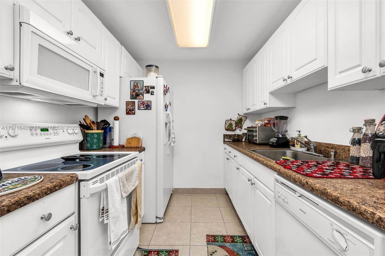 2405 Antigua Cir - Photo 1