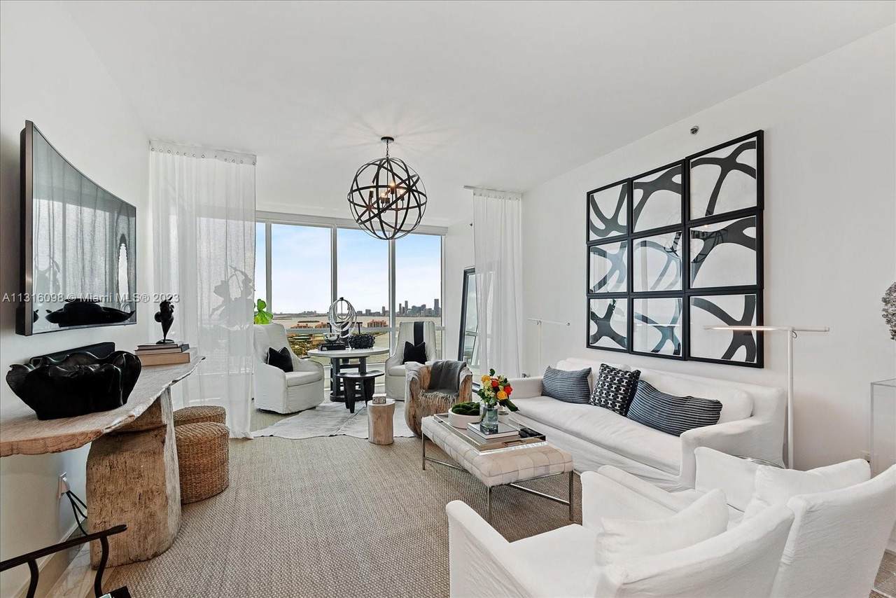 100 Pointe Dr - Photo 1