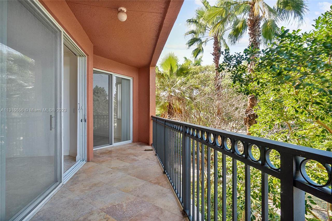 4404 160th Ave - Photo 1