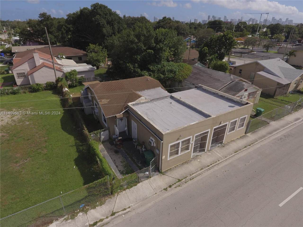 4419 17 Ave - Photo 1