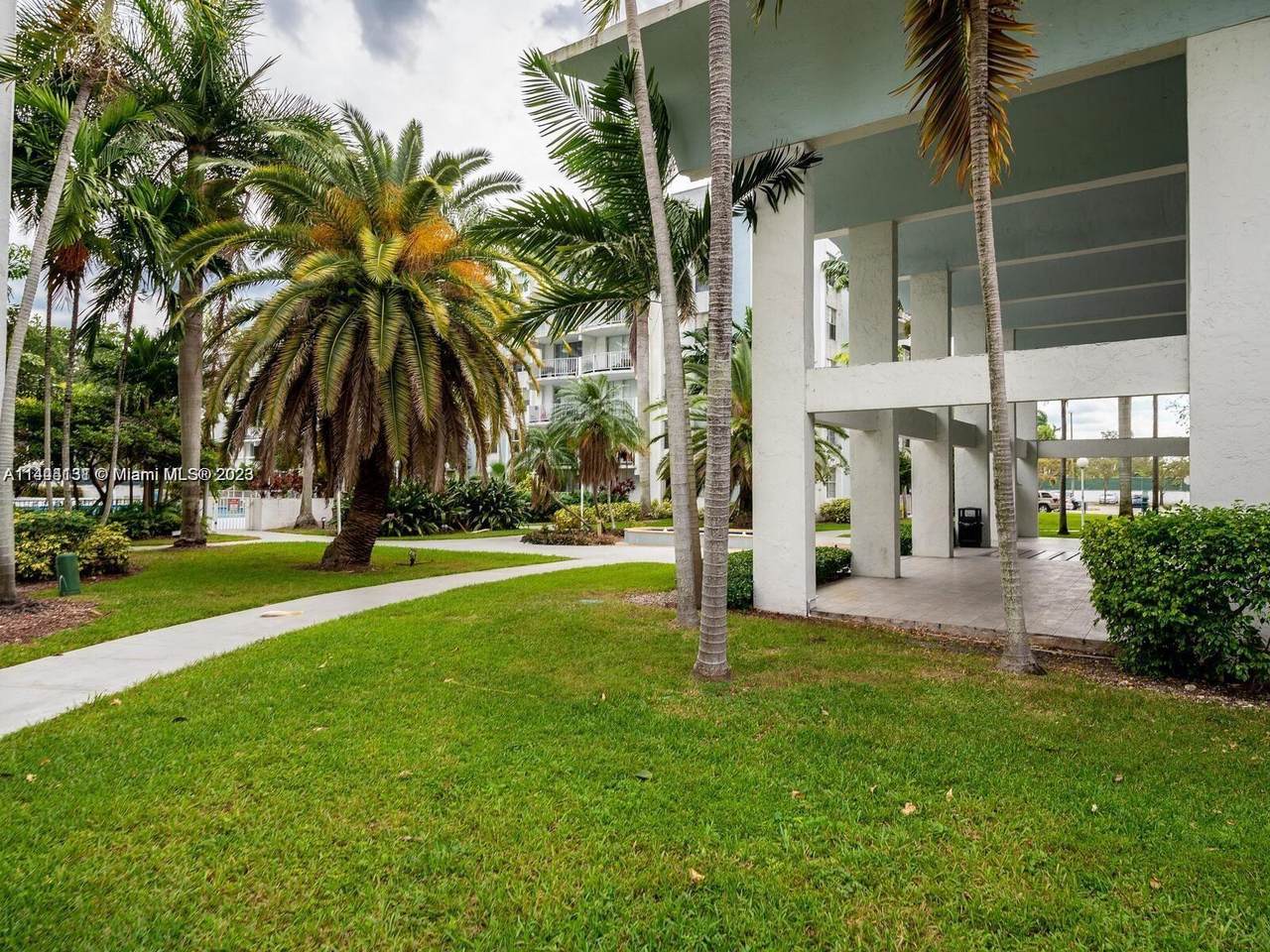 https://bt-photos.global.ssl.fastly.net/miami/1280_boomver_2_A11444131-2.jpg