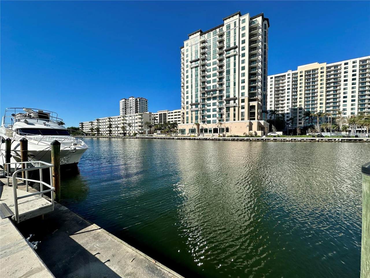 500 Bayview Dr - Photo 1