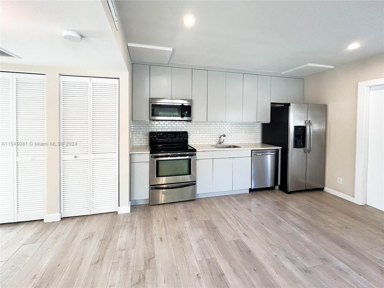 2400 26th St - Photo 1