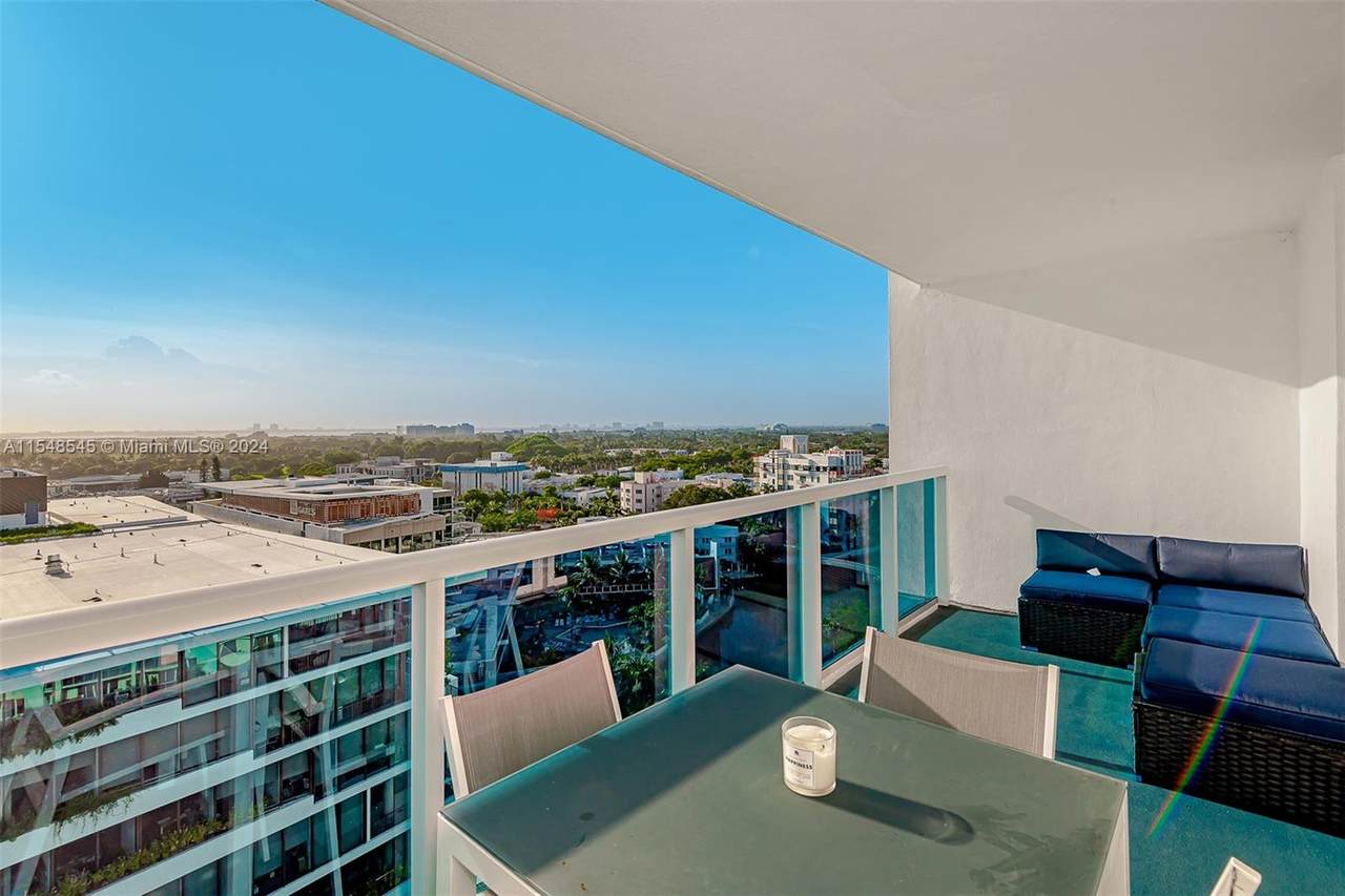 2301 Collins Ave - Photo 1