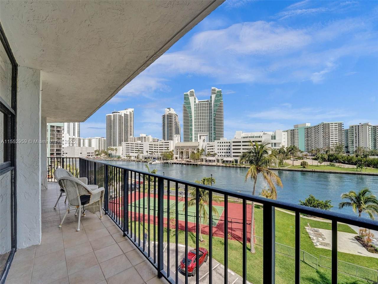 200 Leslie Dr - Photo 1