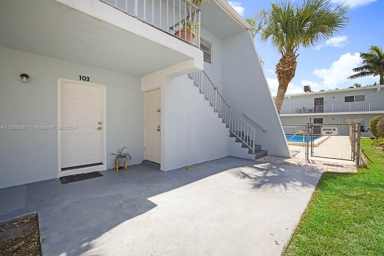 725 Hummingbird Way - Photo 1
