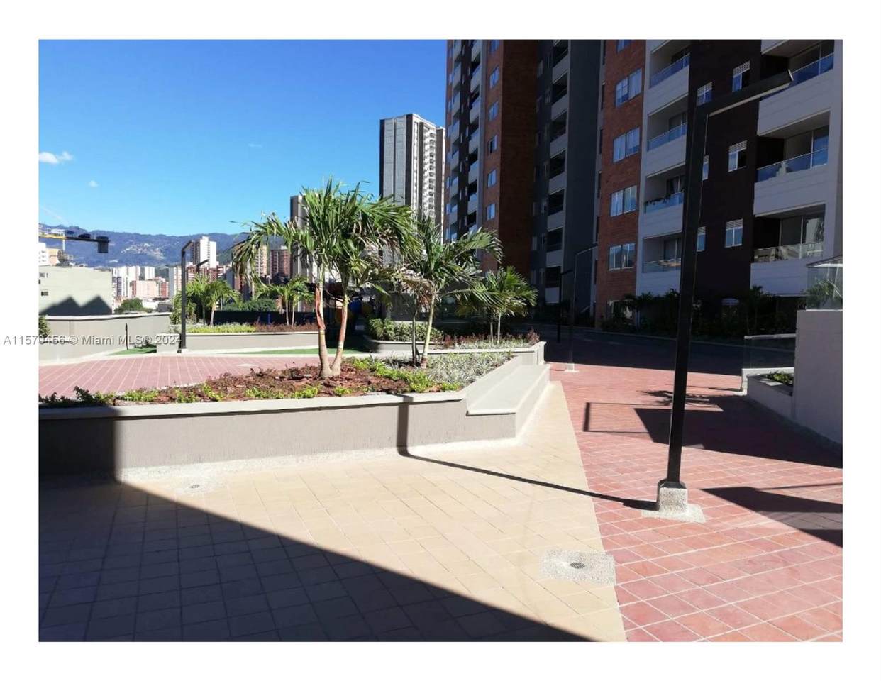 CL. 78E Sur # 47 C 8 Sabaneta - Photo 1
