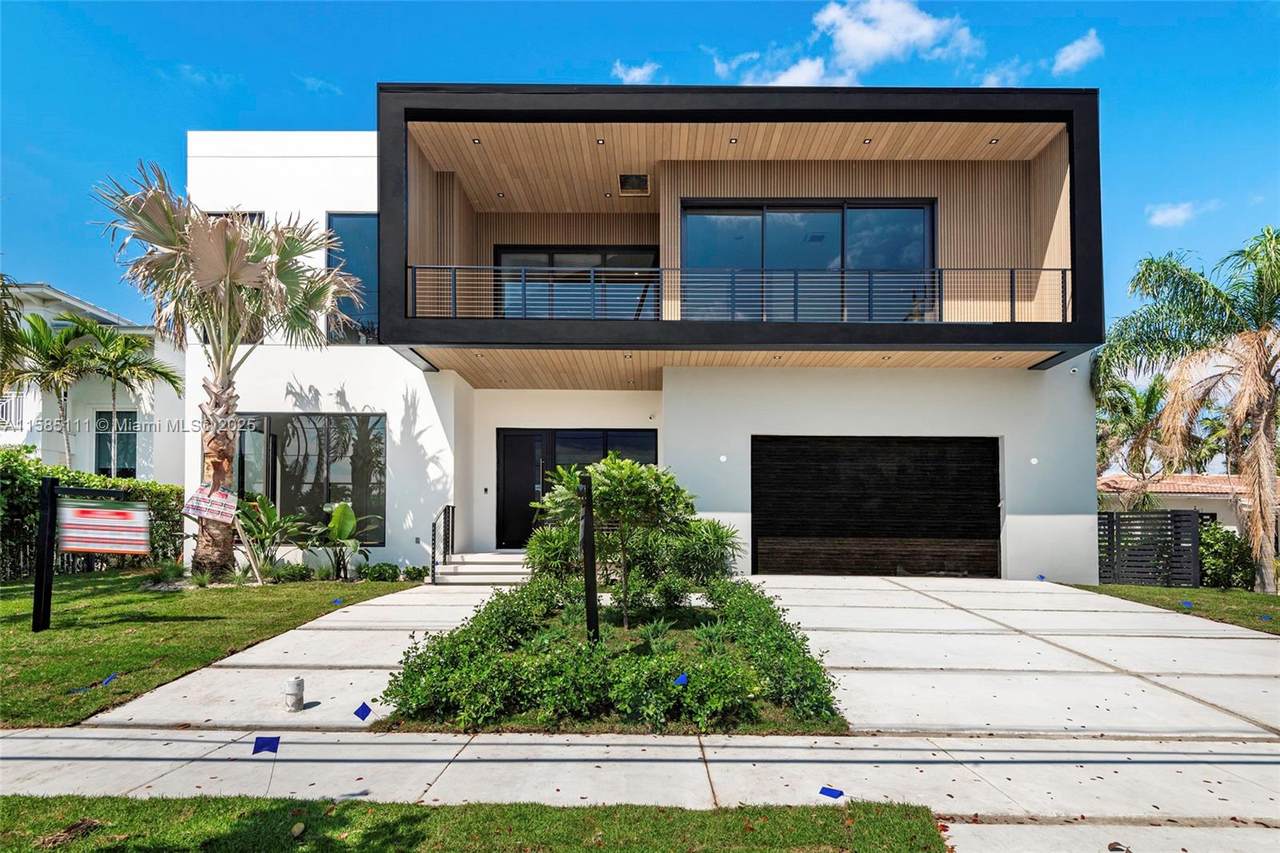 13080 Bayshore Dr - Photo 1