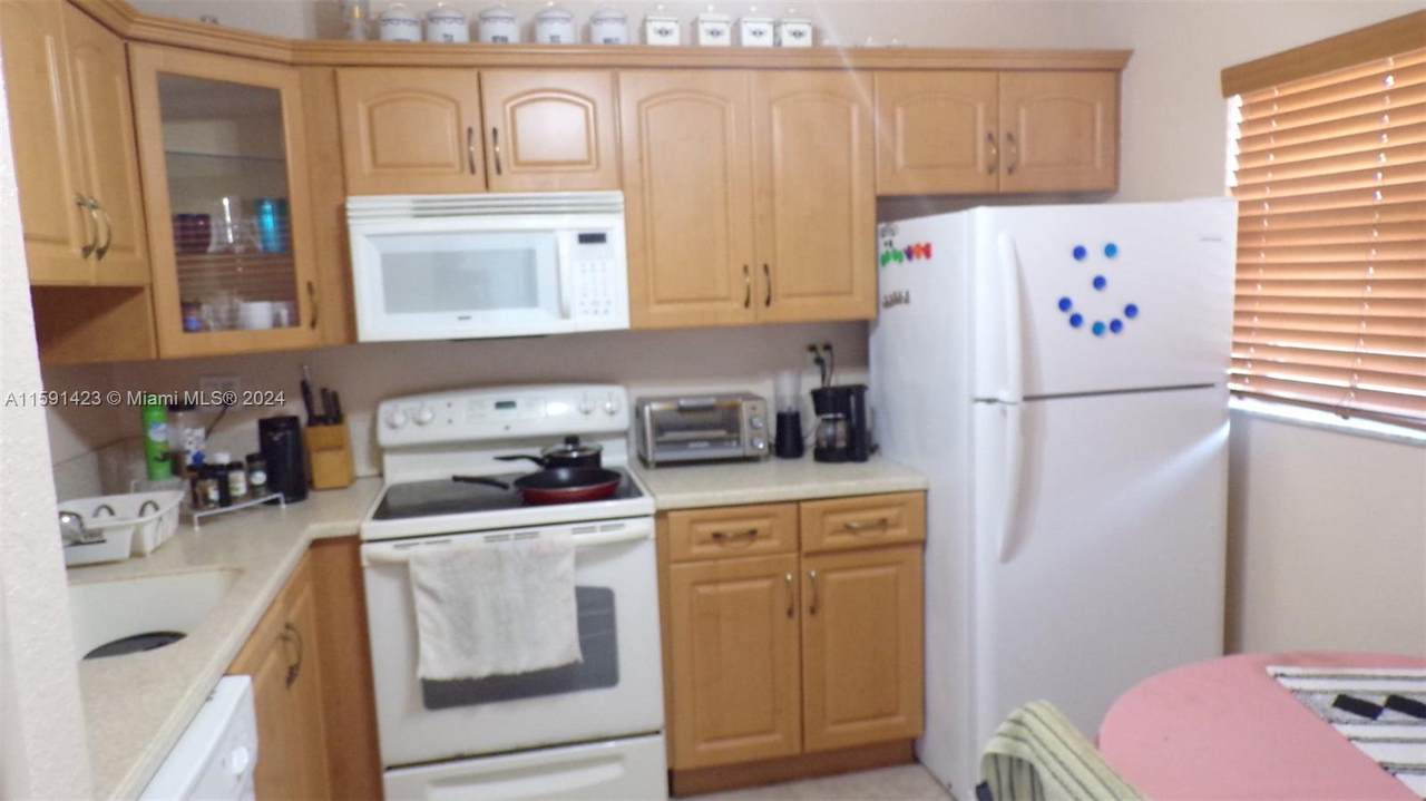8856 Mcnab Rd - Photo 1