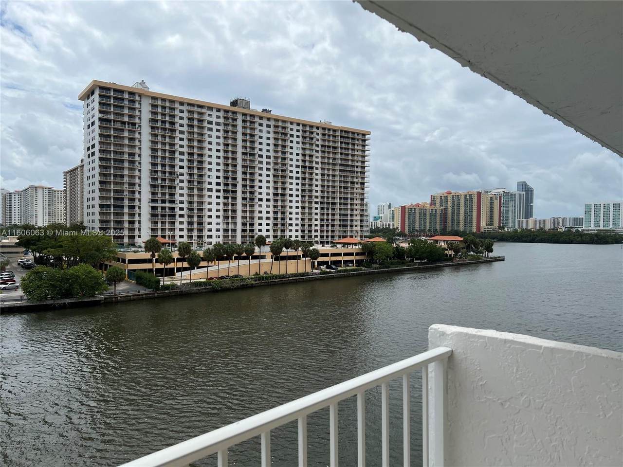 https://bt-photos.global.ssl.fastly.net/miami/1280_boomver_2_A11606063-2.jpg