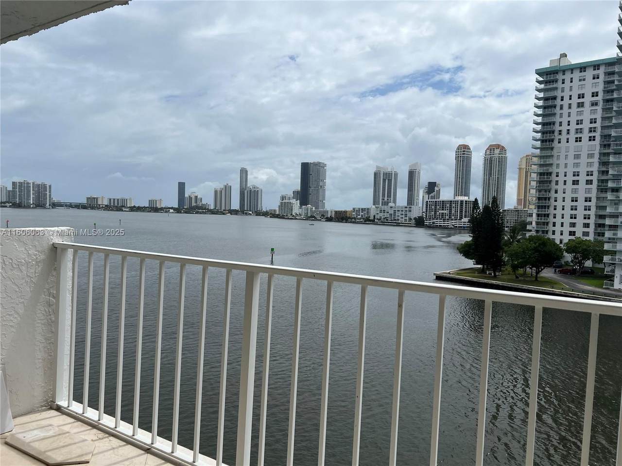 https://bt-photos.global.ssl.fastly.net/miami/1280_boomver_2_A11606063-2.jpg