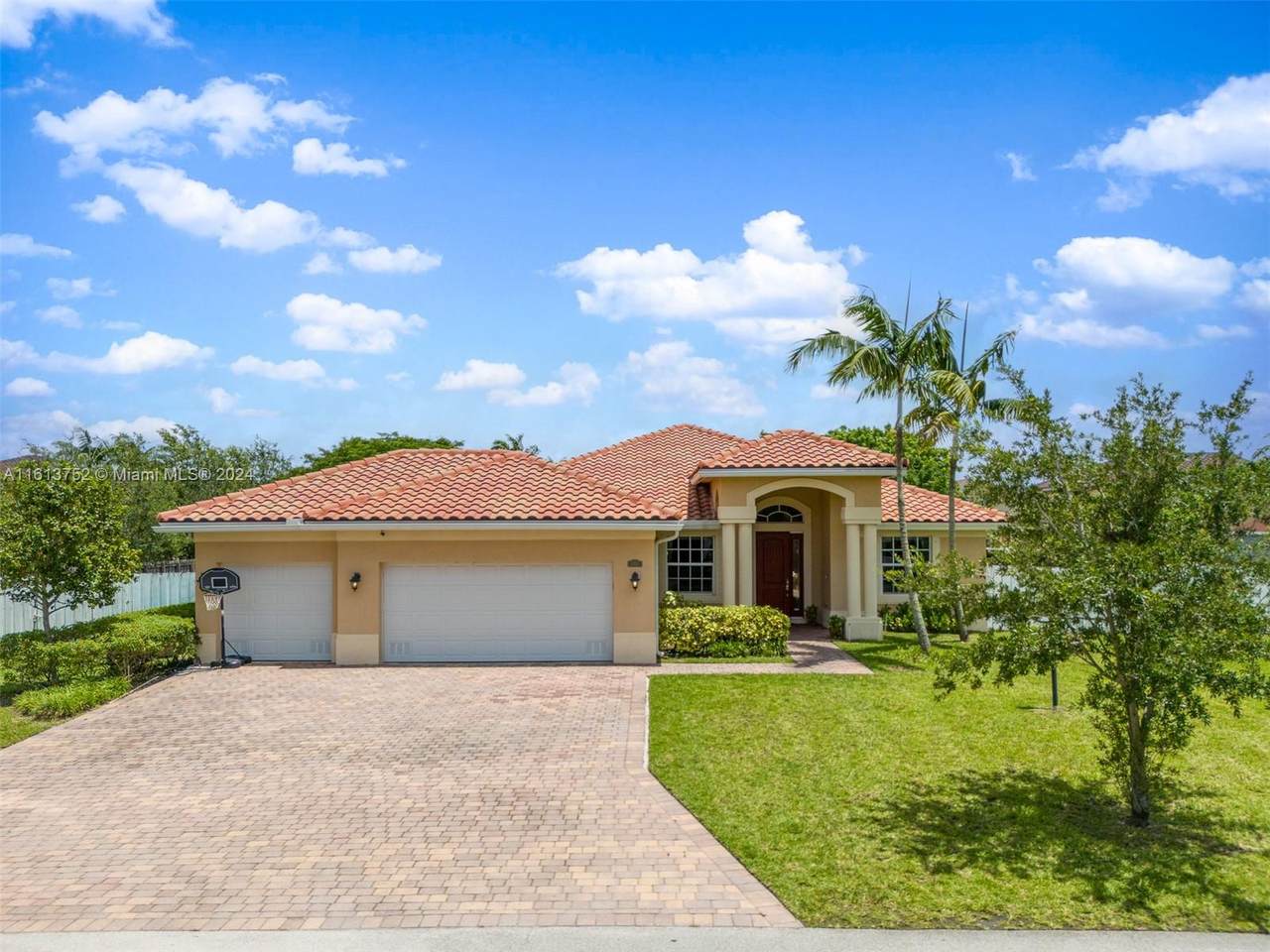 https://bt-photos.global.ssl.fastly.net/miami/1280_boomver_2_A11613752-2.jpg