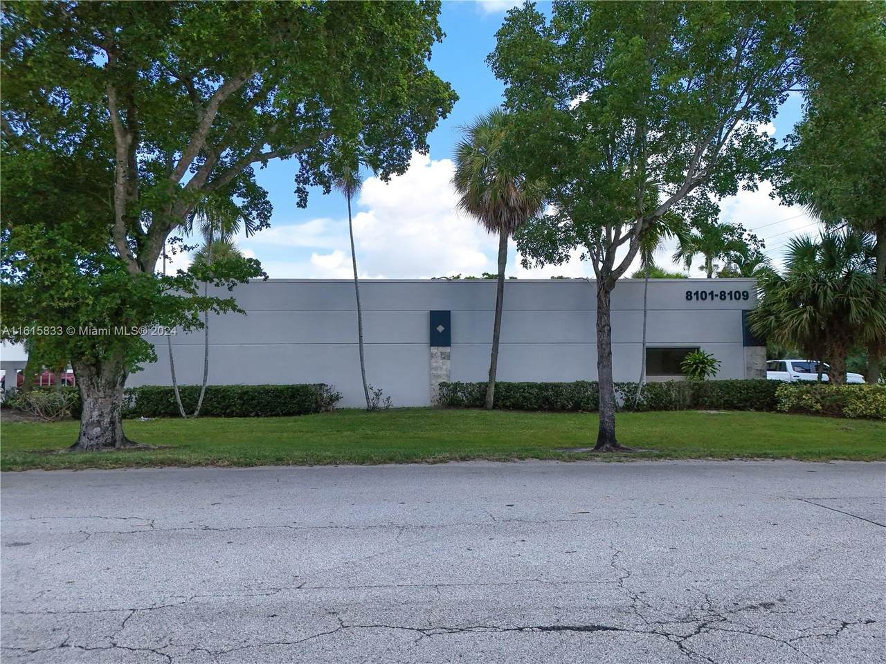 https://bt-photos.global.ssl.fastly.net/miami/1280_boomver_2_A11615833-2.jpg