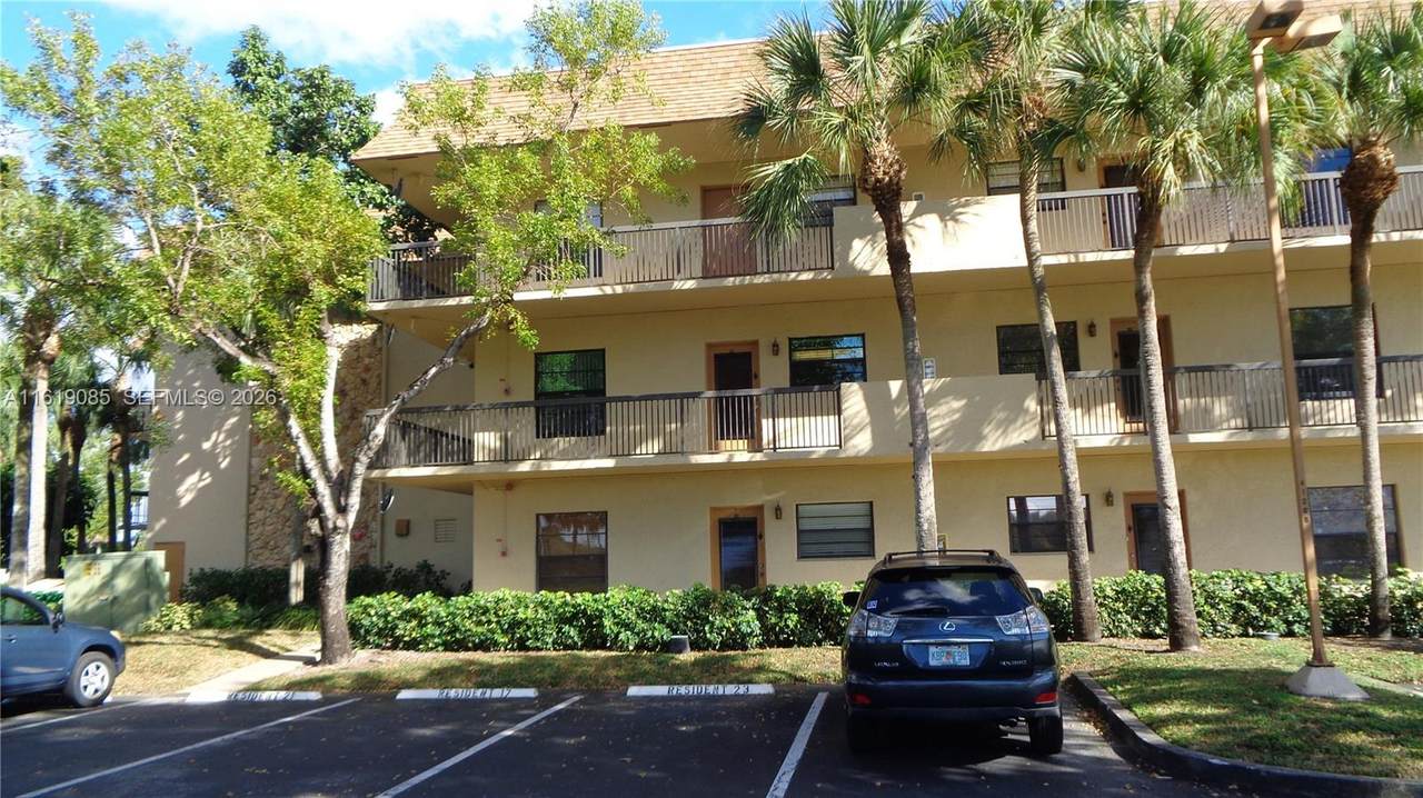 6085 Sabal Palm Blvd - Photo 1