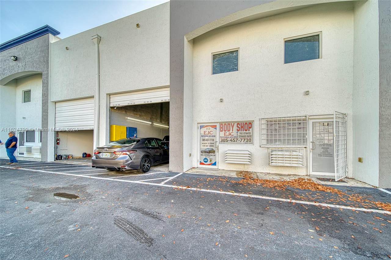 Bodyshop For Sale in Princeton Homestead - Photo 1