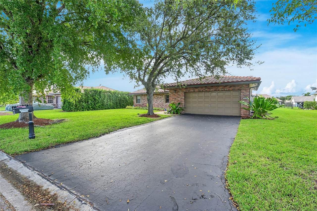 11528 20th Dr - Photo 1