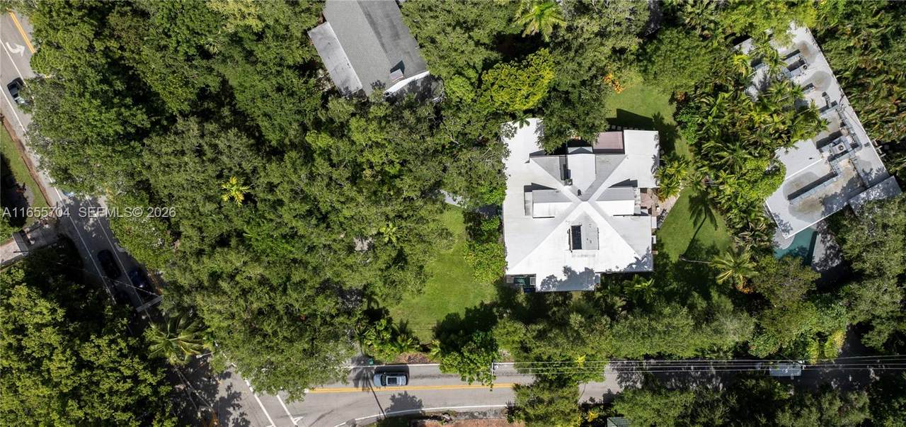 1701 Bayshore Dr - Photo 1