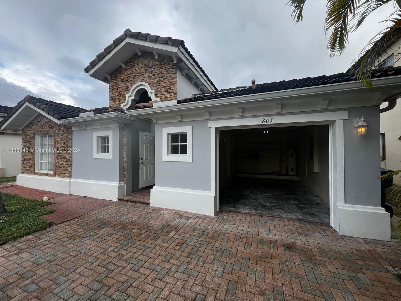 863 155th Ct - Photo 1