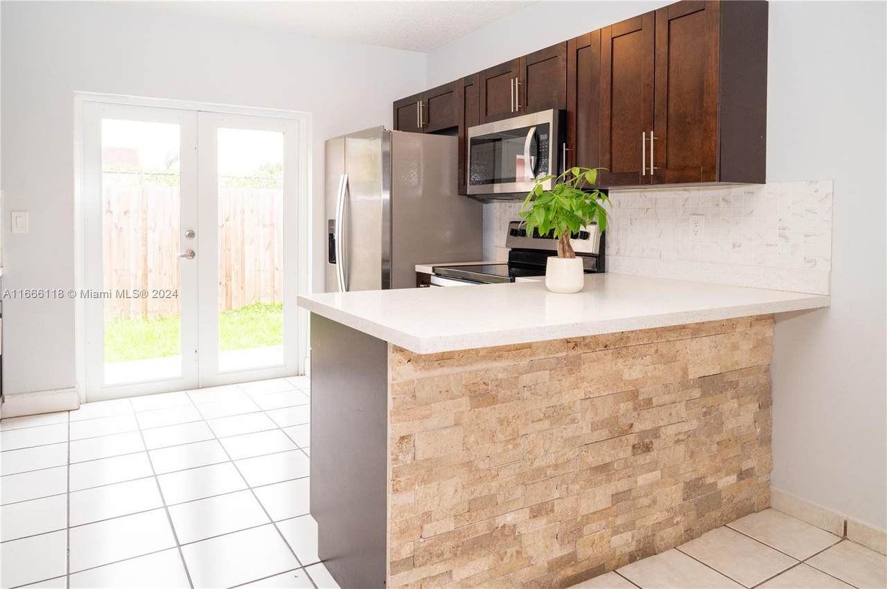 8039 Lake Dr - Photo 1