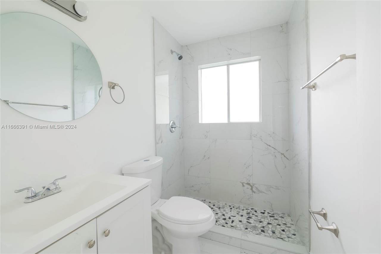 979 10th St - Photo 1