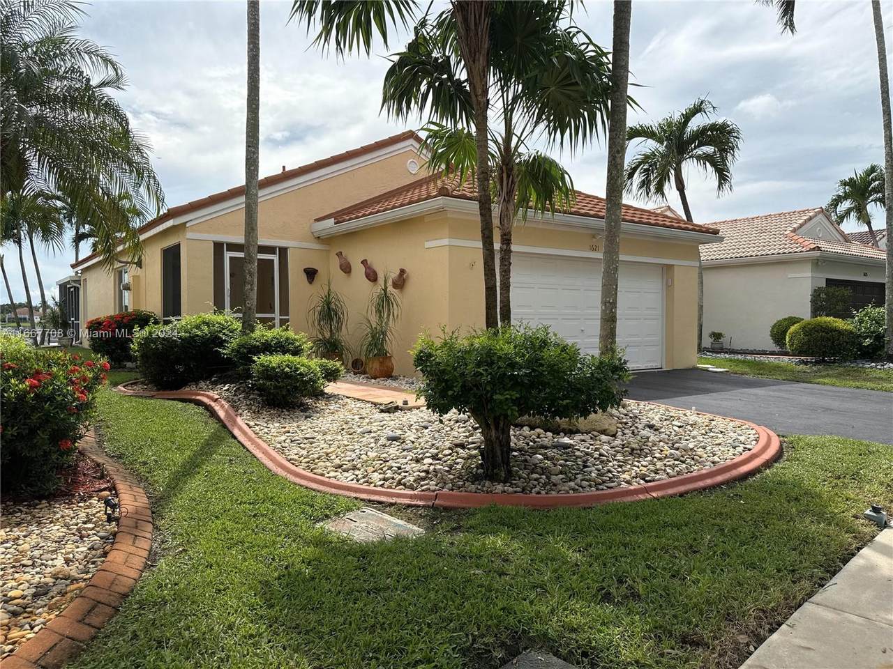 1621 Salerno Cir - Photo 1