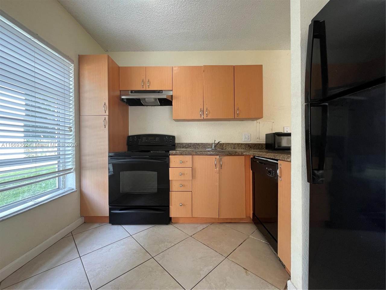 4013 University Dr - Photo 1