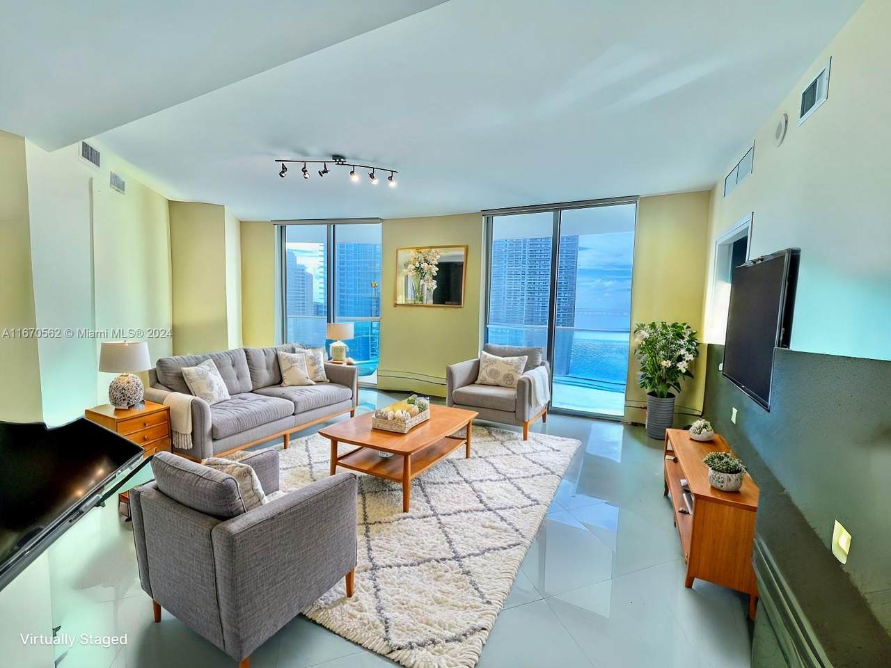 300 Biscayne Blvd - Photo 1