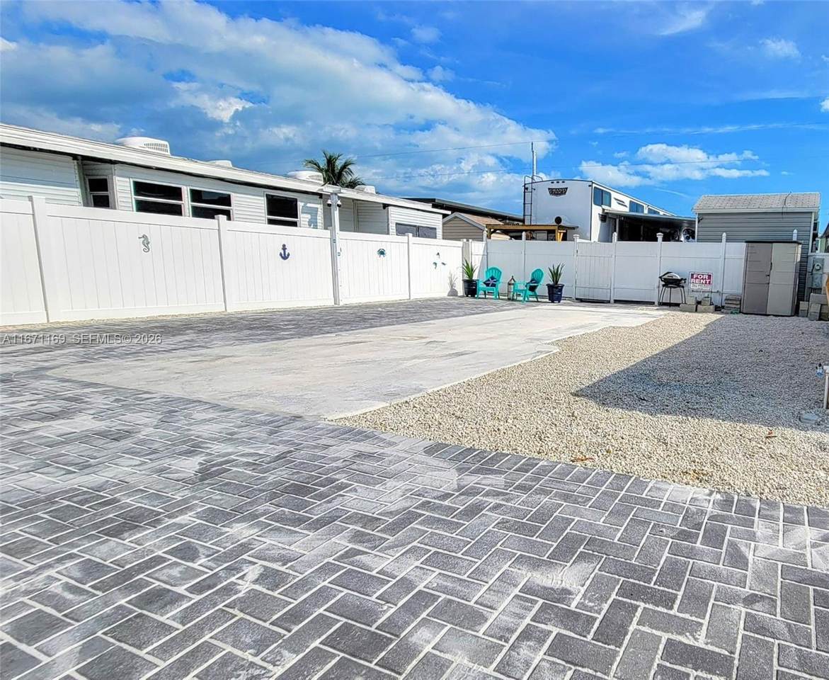 325 Calusa St 376 - Photo 1