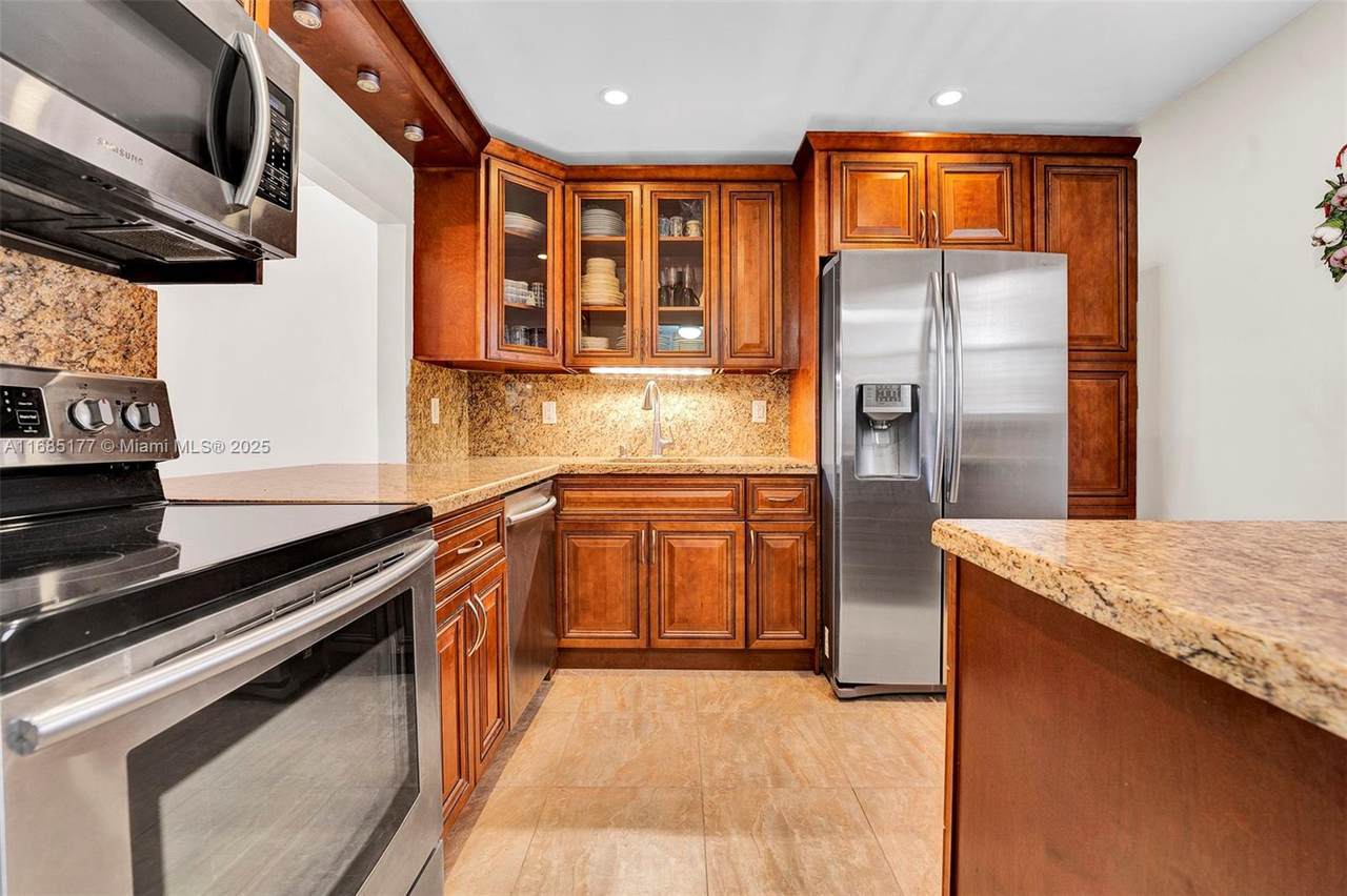 410 2nd St - Photo 1