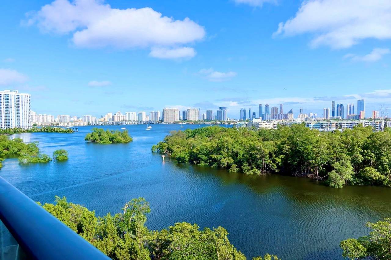 16385 Biscayne Blvd - Photo 1