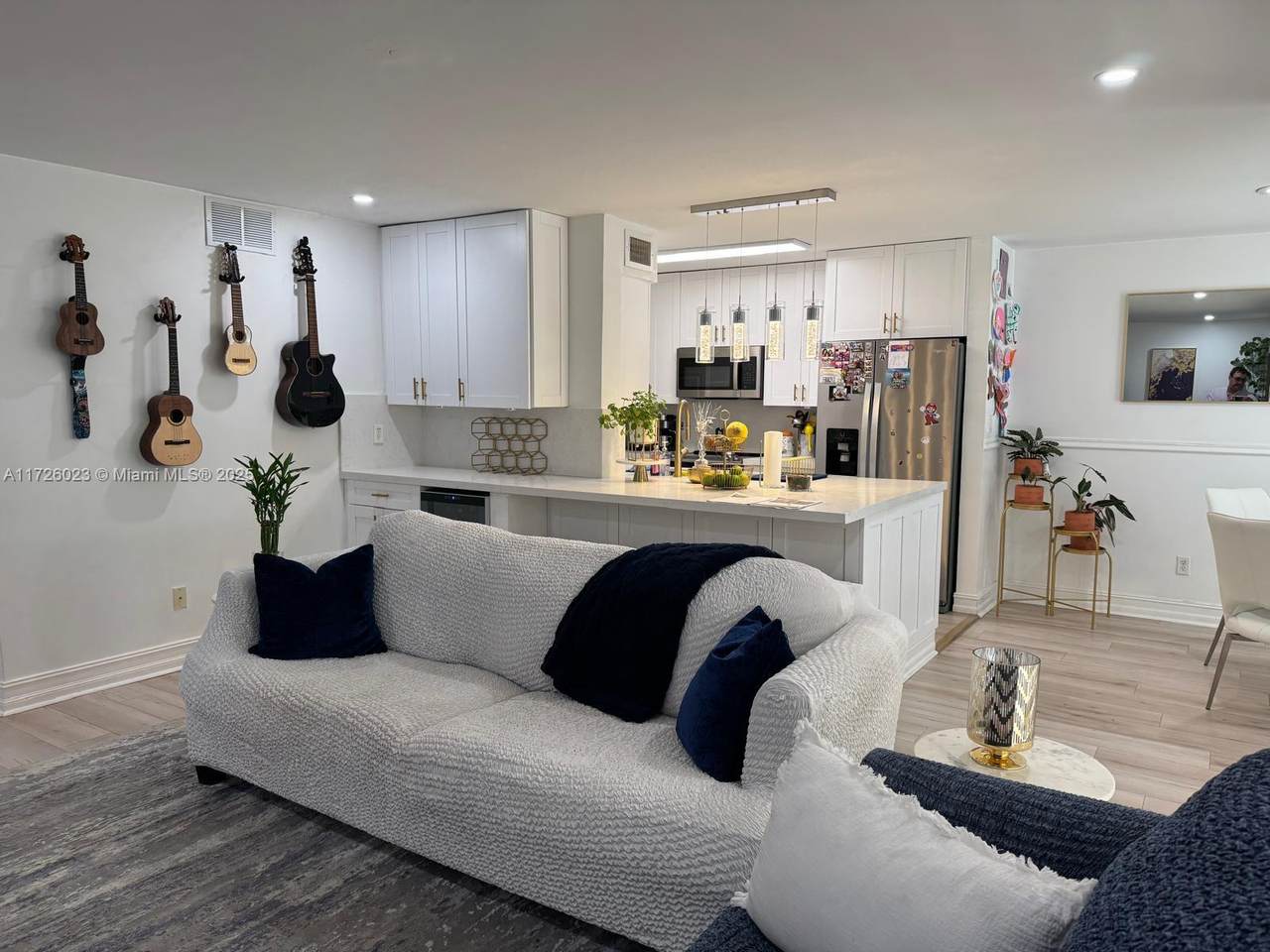 995 Riverside - Photo 1