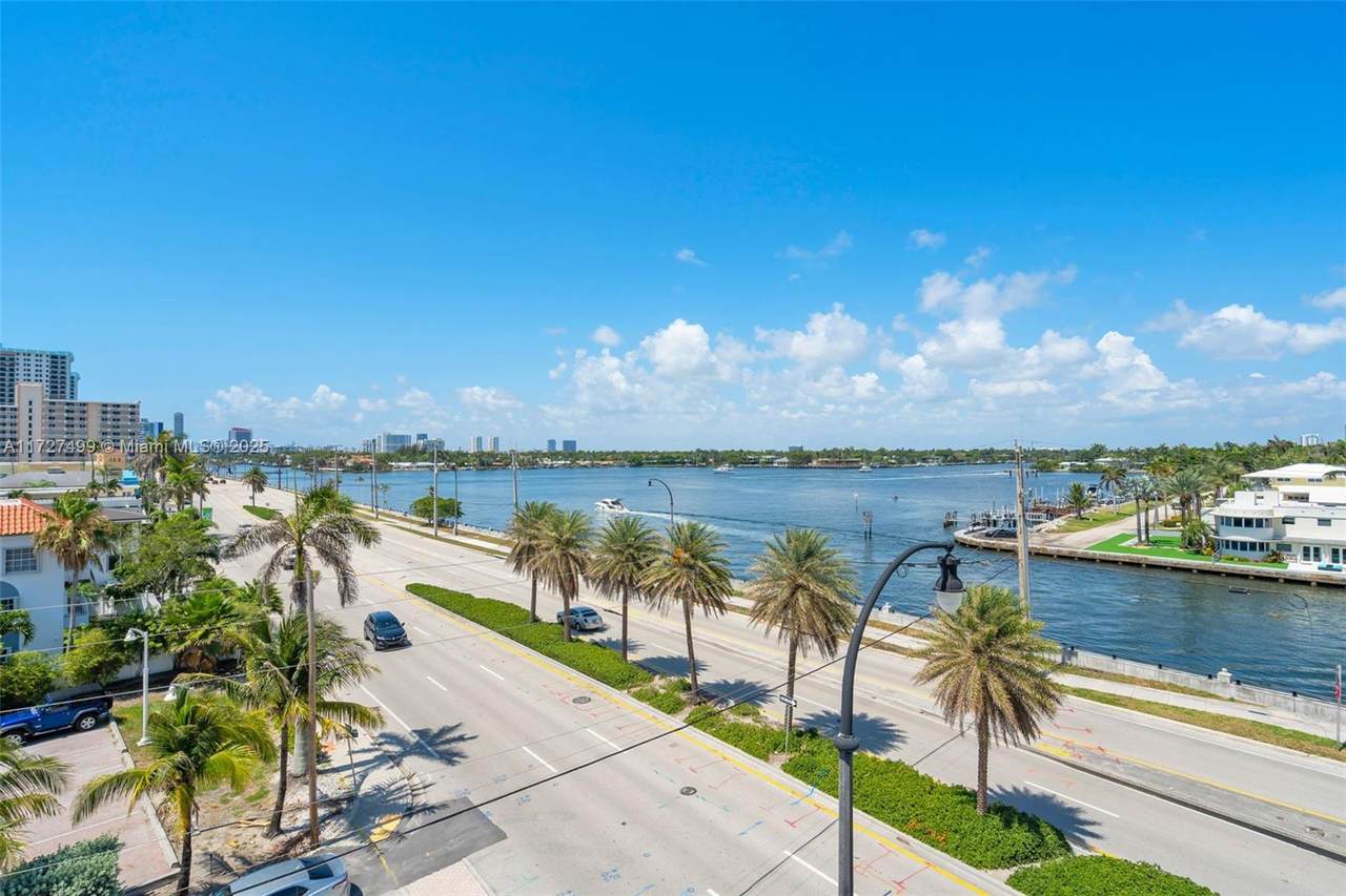 211 Ocean Dr - Photo 1