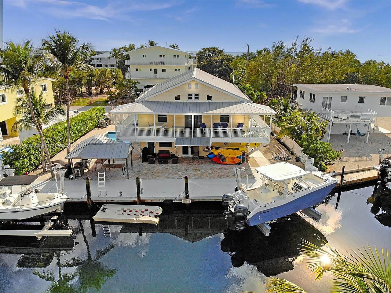 28 Center Ln - Photo 1