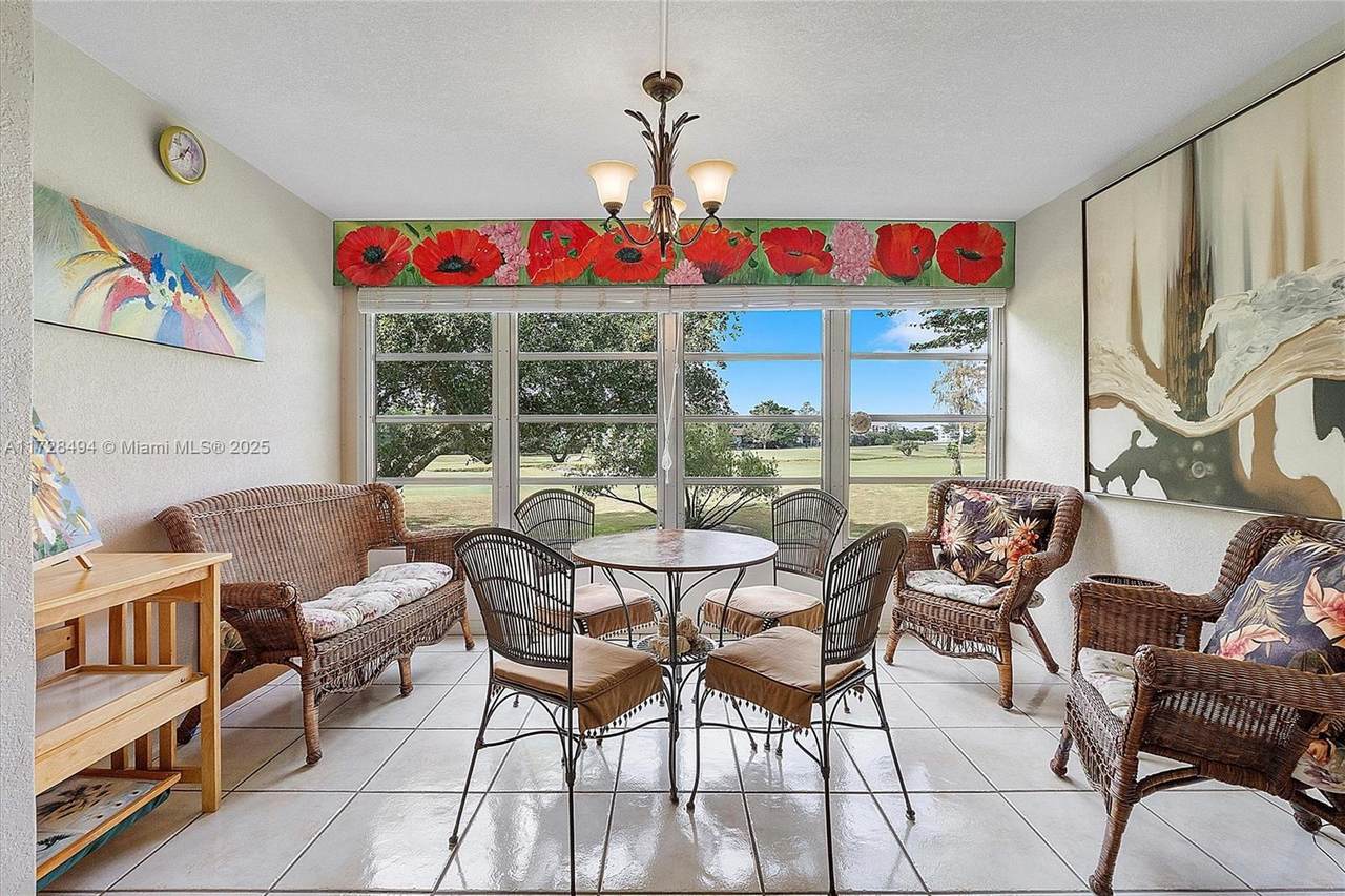 1035 Country Club Dr - Photo 1