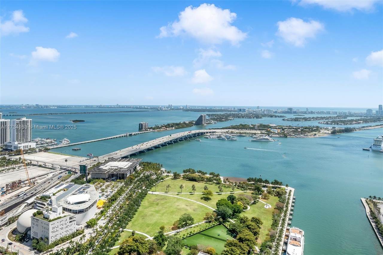 888 Biscayne Blvd - Photo 1